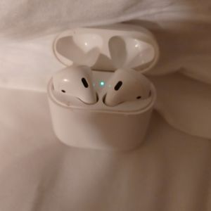 APPLE AIR PODS